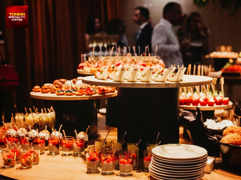 Trang trí bàn tiệc cocktail