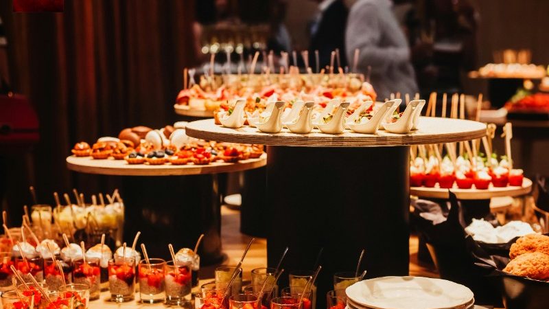 Tổ chức tiệc trà bánh ngọt